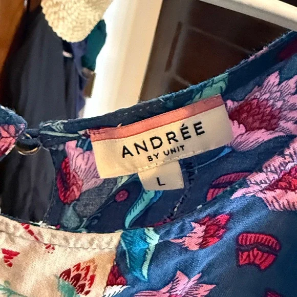 ANDREE BY‎ UNIT Floral Blouse with Blue Accents - Picture 3 of 5